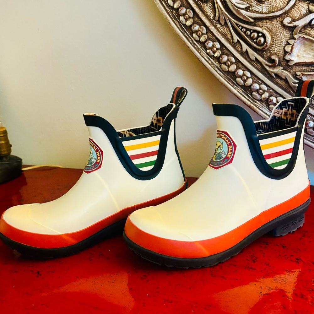 Pendleton Glacier National Park Chelsea Rain Boots size 5 - Picture 3 of 8